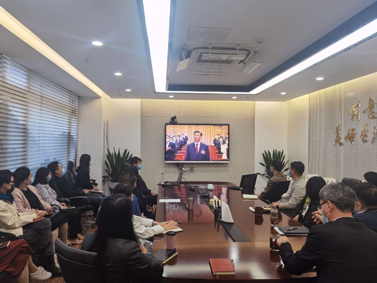 摩登7会议室 22人.jpg